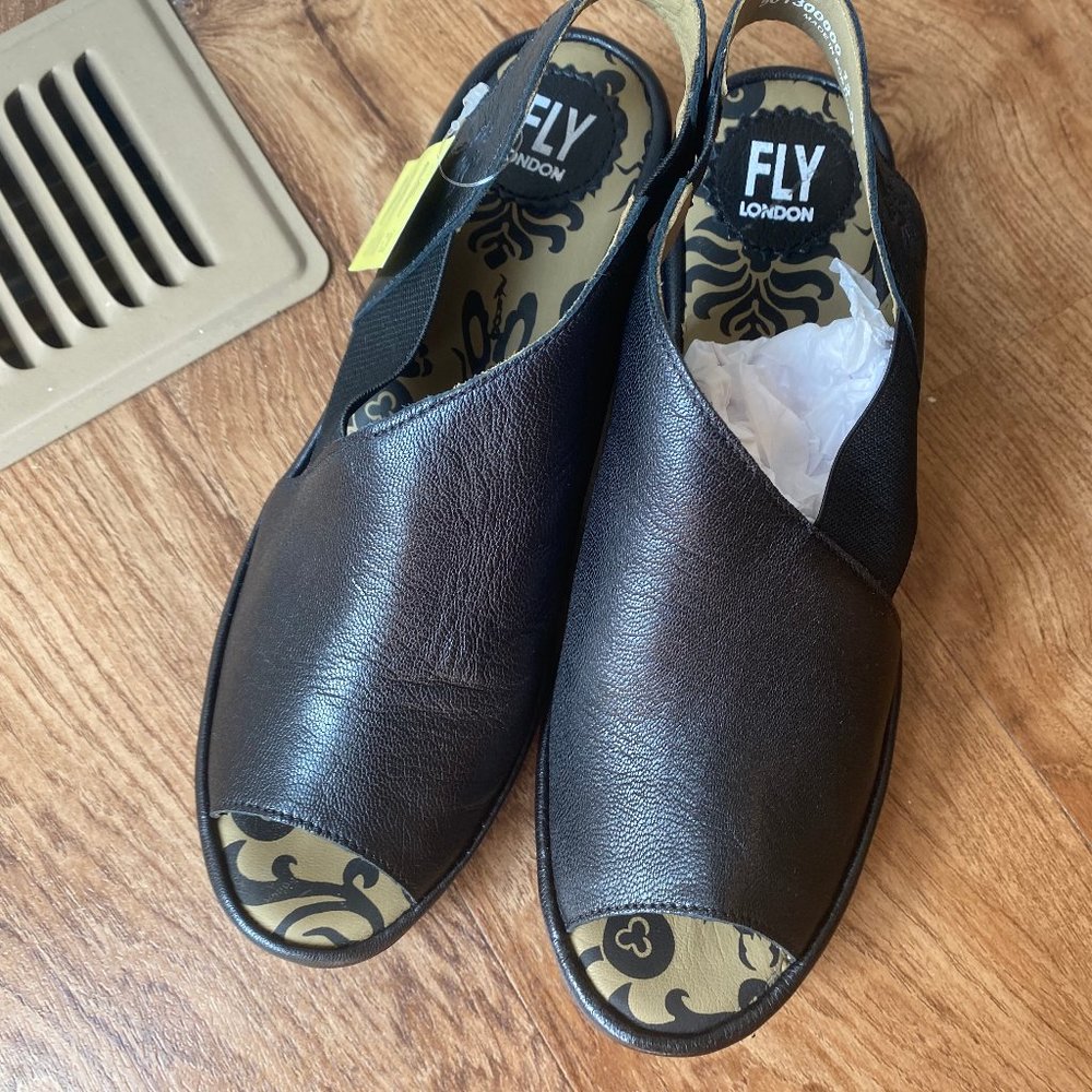 Sandals - Picture 2 of 3